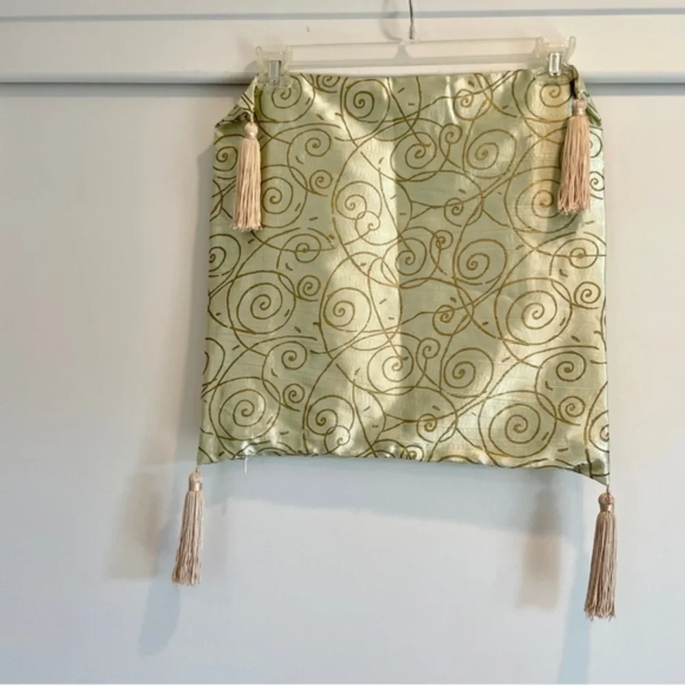 NEW ABC Carpet & Home Set of 2 Seafoam‎ Green Silk Pillowcases w/ Tassels